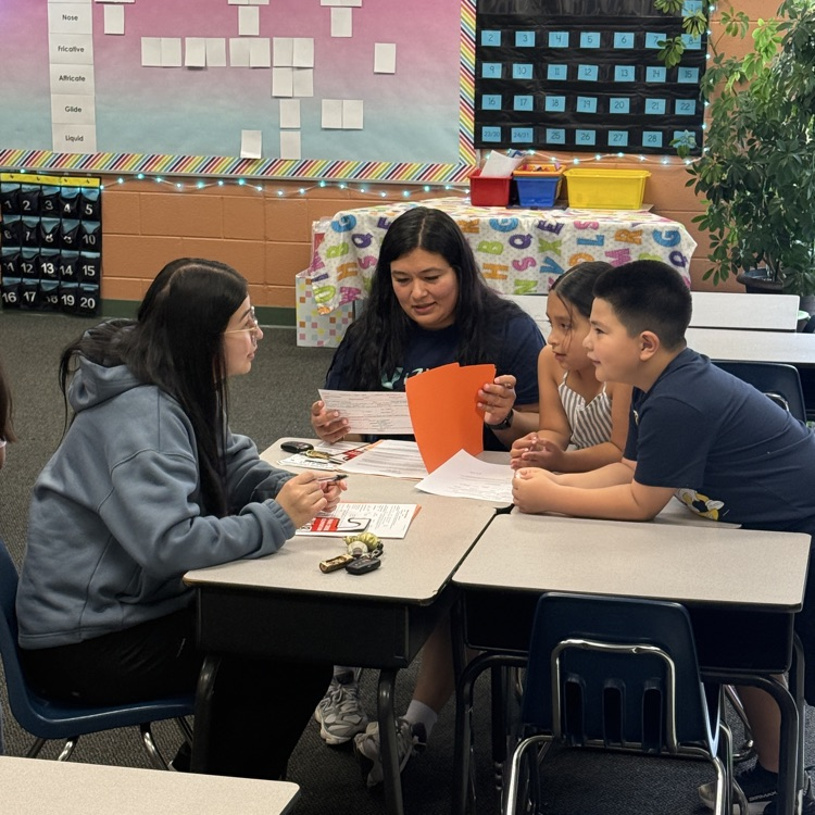 photos from meet your teacher event 