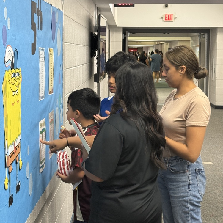 photos from meet your teacher event 