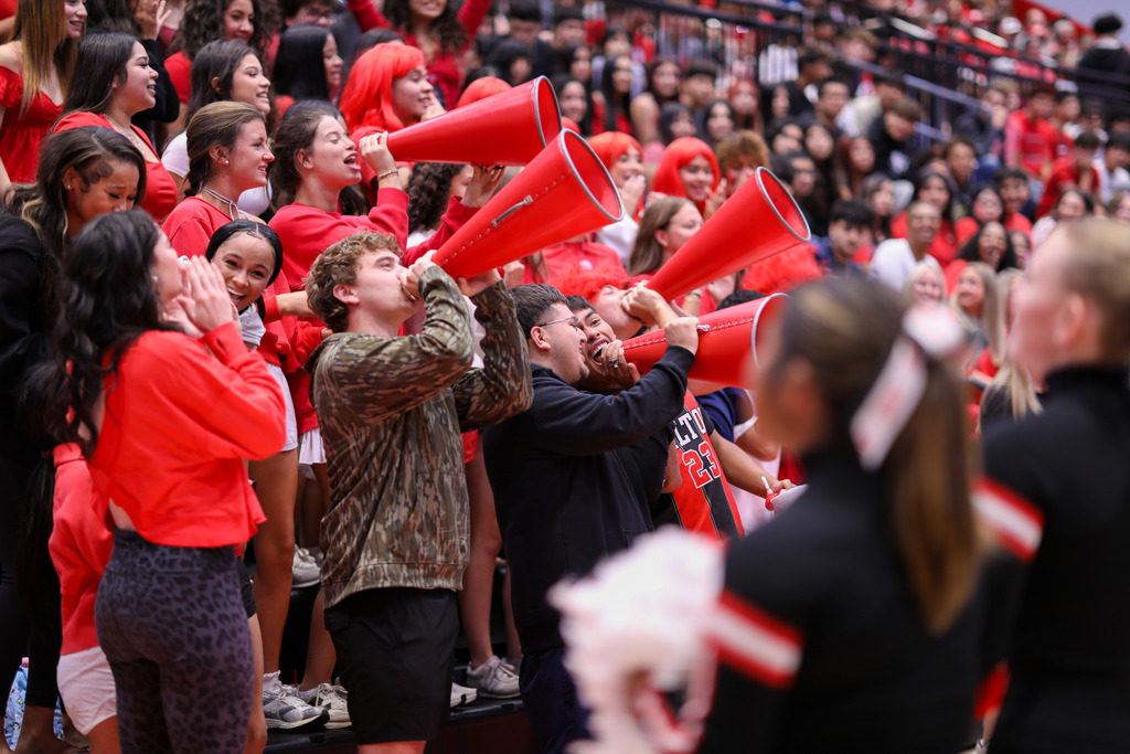 Loud pep rally, louder spirit 🐾 Great way to kick off Homecoming Weekend, Catamounts. Can't wait to see who takes the spirit stick tonight!