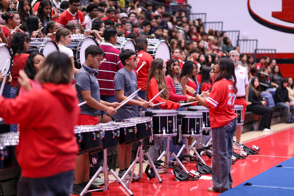 Loud pep rally, louder spirit 🐾 Great way to kick off Homecoming Weekend, Catamounts. Can't wait to see who takes the spirit stick tonight!