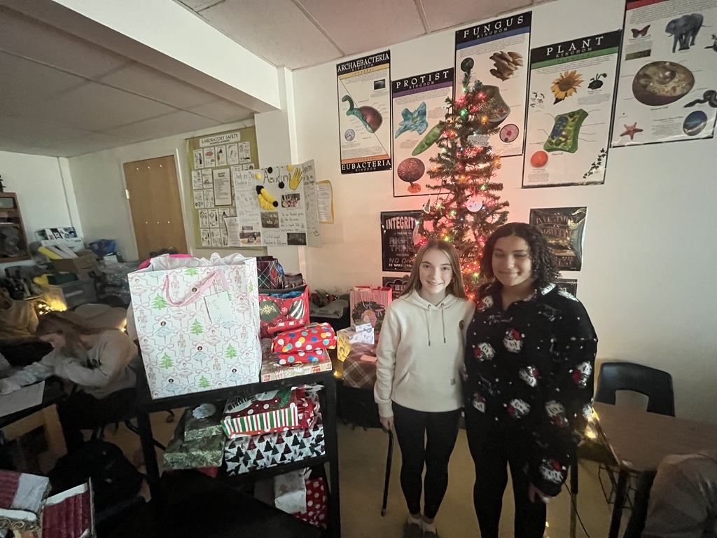 Aevidum helpers Bria Getty and Annalise Yosko