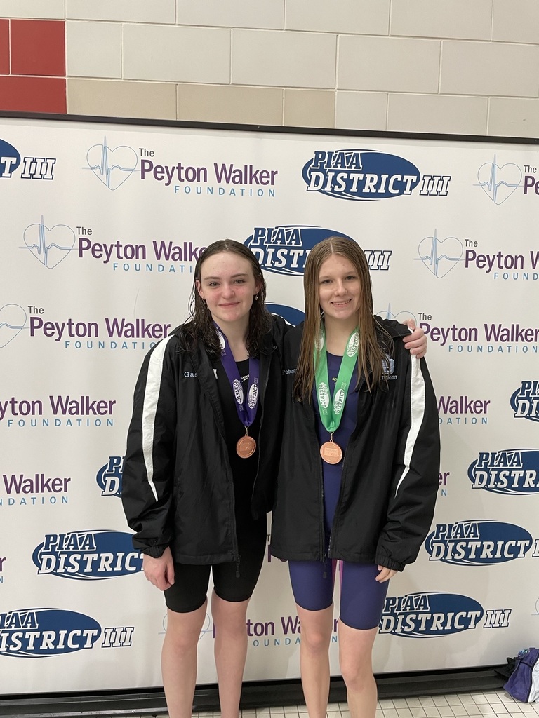 Emily Gaskins and Avery Peterson wearing their medals for the 500 meter championship race.