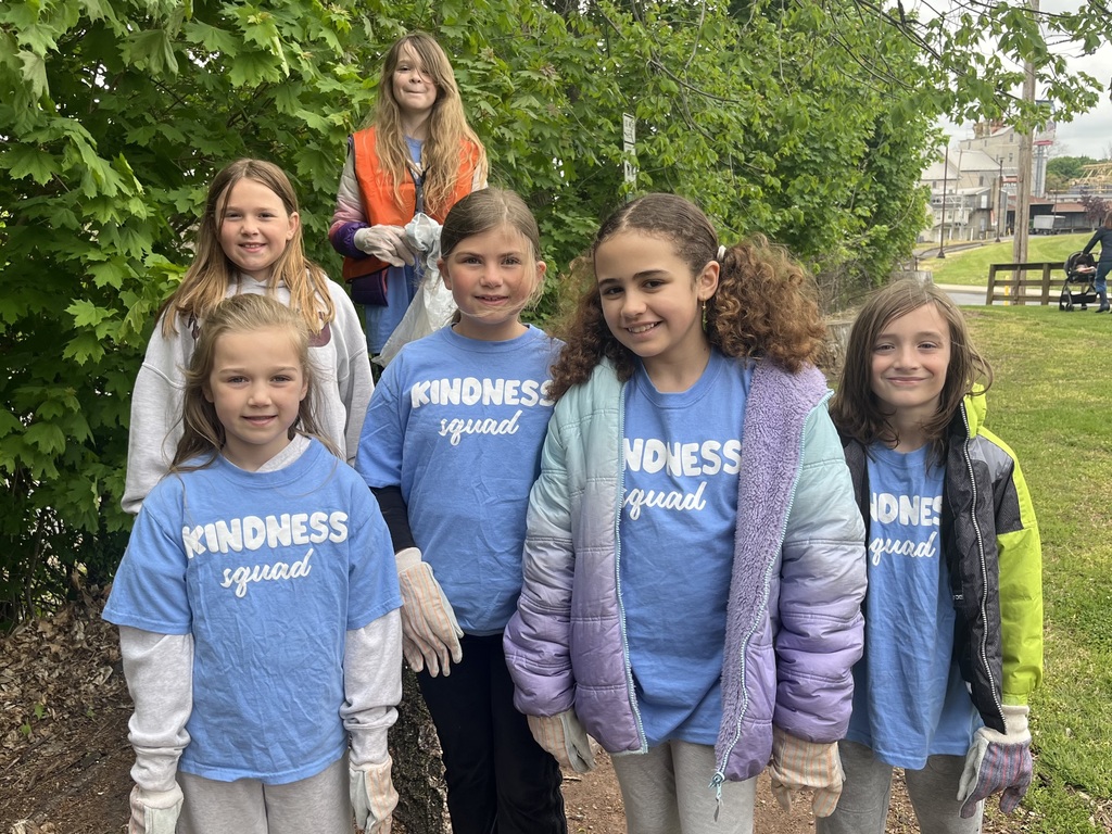 6 Kindness Squad students posing for a picture