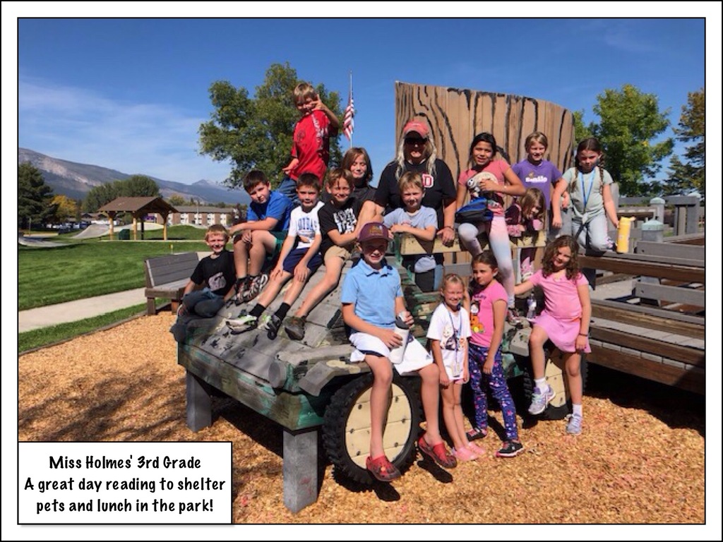 3rd Graders "Tales 4 Tails" reading day and lunch in the park!