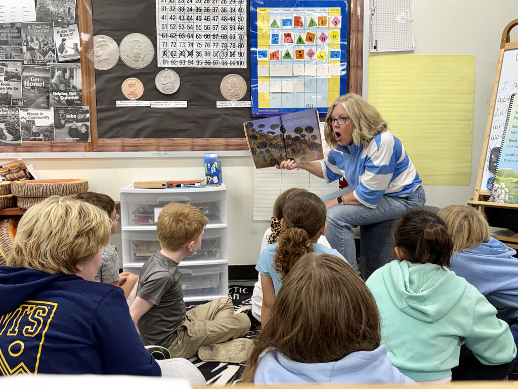 Ms. Goheen reading to students