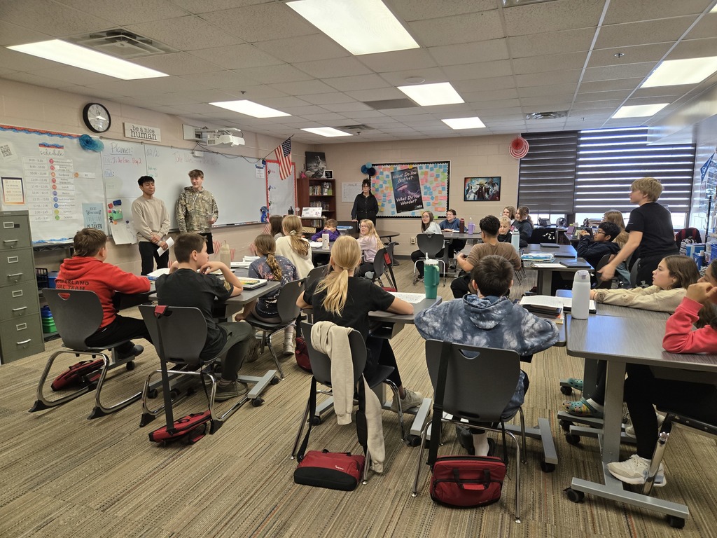 Spanish 4 students taught their second lesson at DCES.