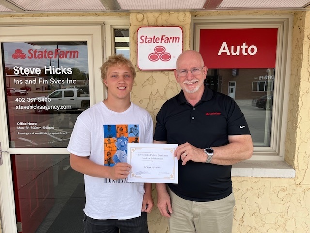 Daren accepting the Steve Hicks Future Business Leaders Scholarship