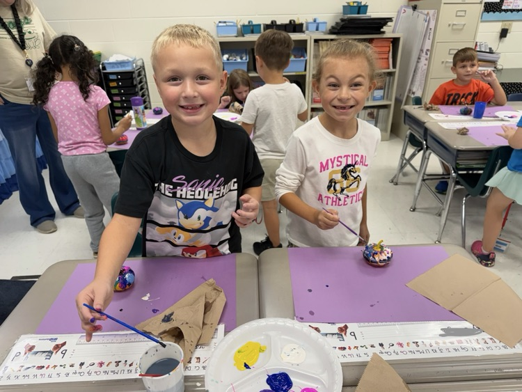 painting pumpkins