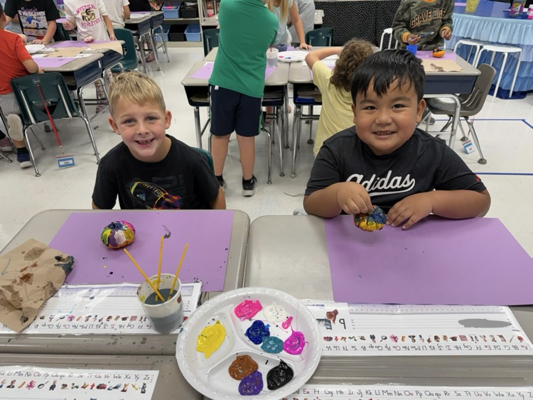 painting pumpkins