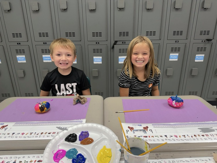 painting pumpkins