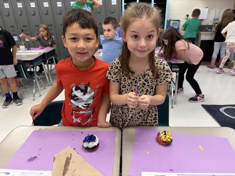 painting pumpkins