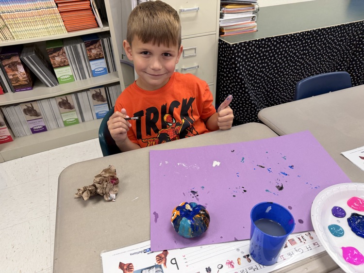 painting pumpkins
