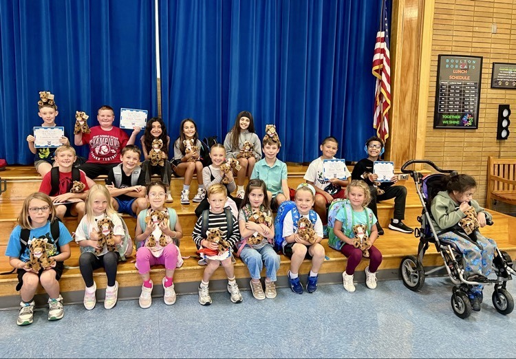 Elementary students with award 