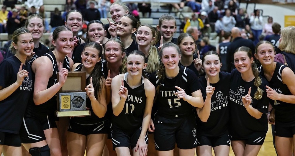 girls basketball team picture with region championship trophy