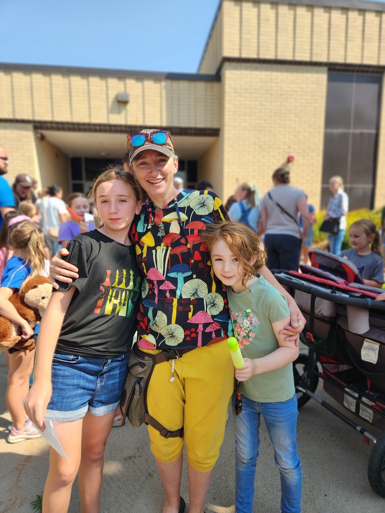 Family enjoying popsicles at last year's event.