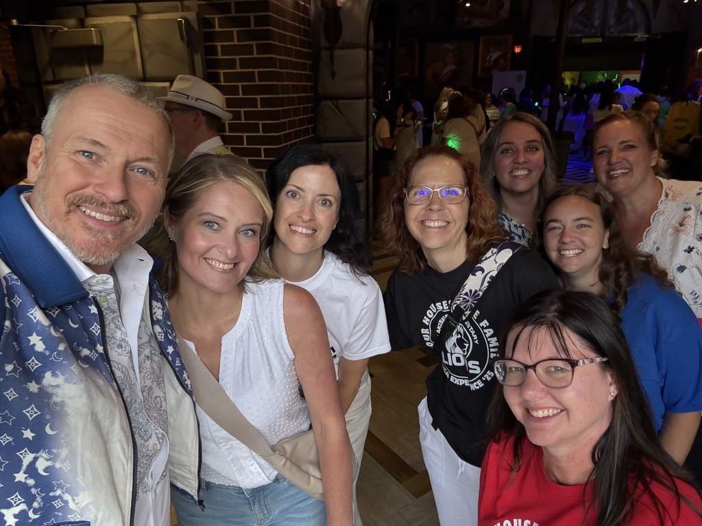 Lakeside Elementary staff members posing for a picture with Ron Clark.