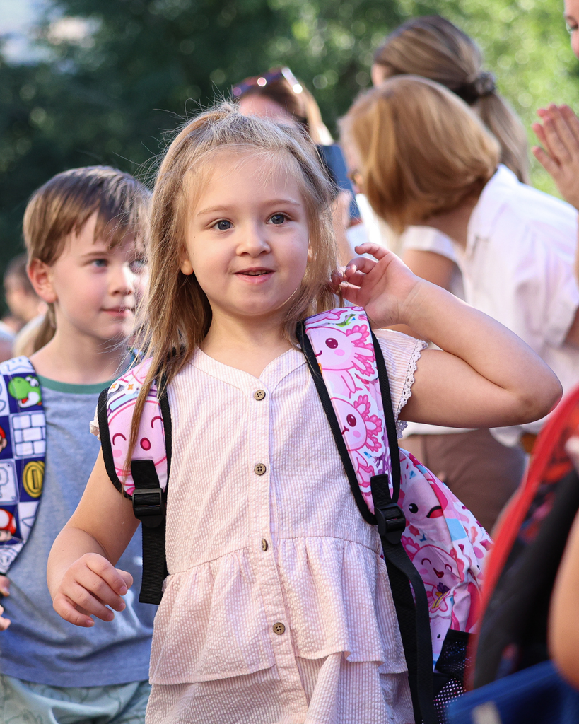 A kindergartener walking into school.