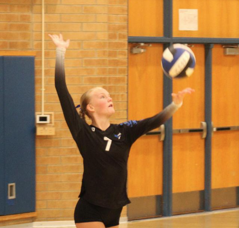 Player #7 from Fairfield is tossing a ball for a serve