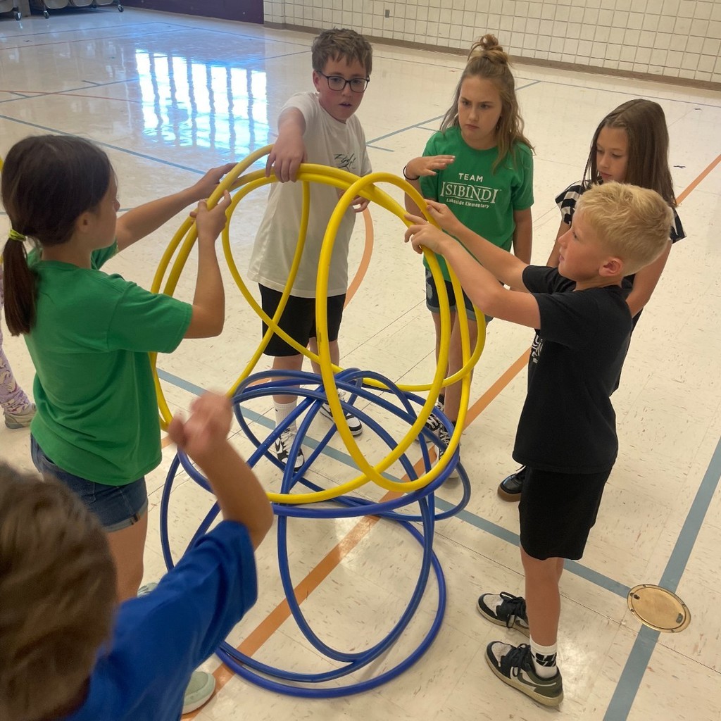 Students build with hulahoops in P.E.