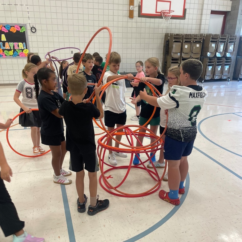 Students build with hulahoops in P.E.