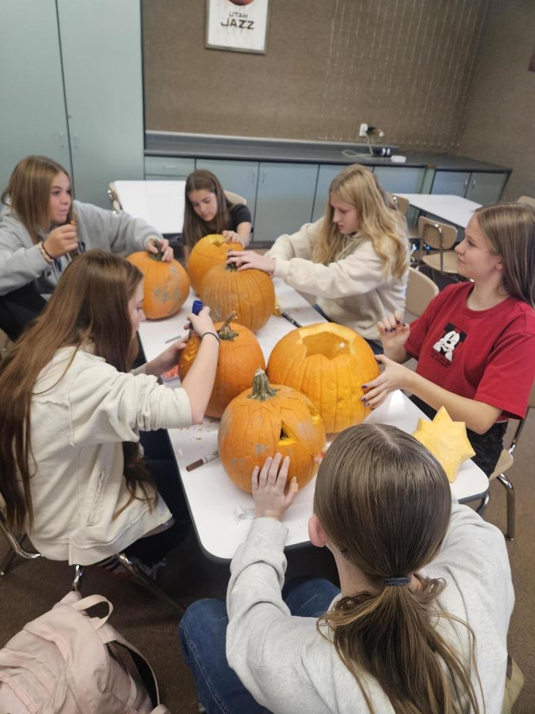 Student government pumpkin carving for Syracuse City Pumpkin Walk
