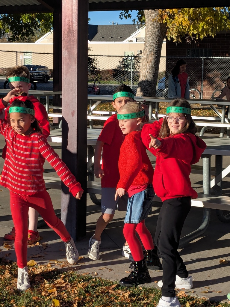 2nd grade students lined up to throw the javelin. 