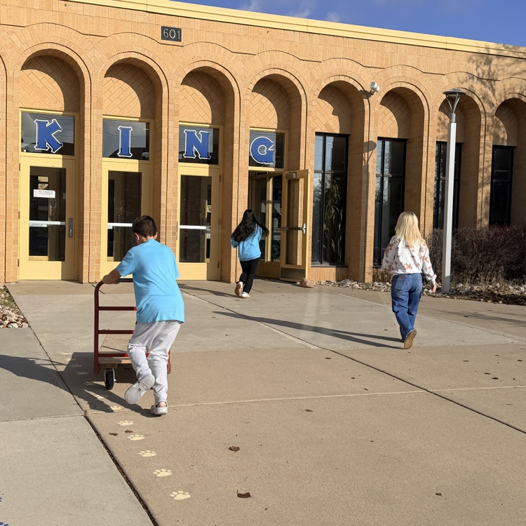 student council members helping load up the van with all the food drive donations