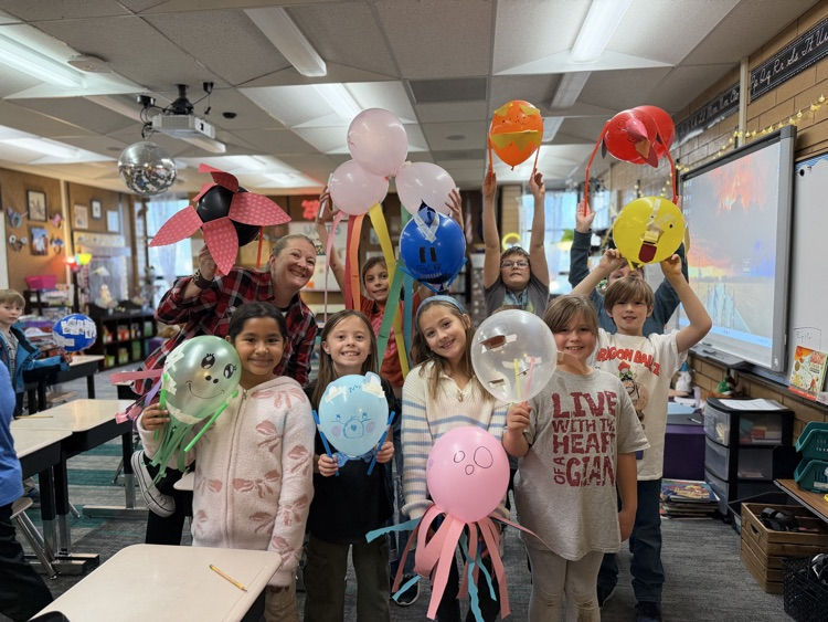 Students with ballon floats