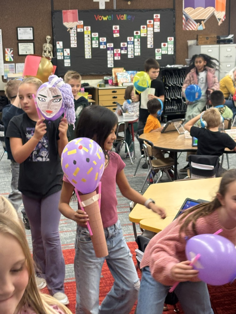 Students with balloon floats.