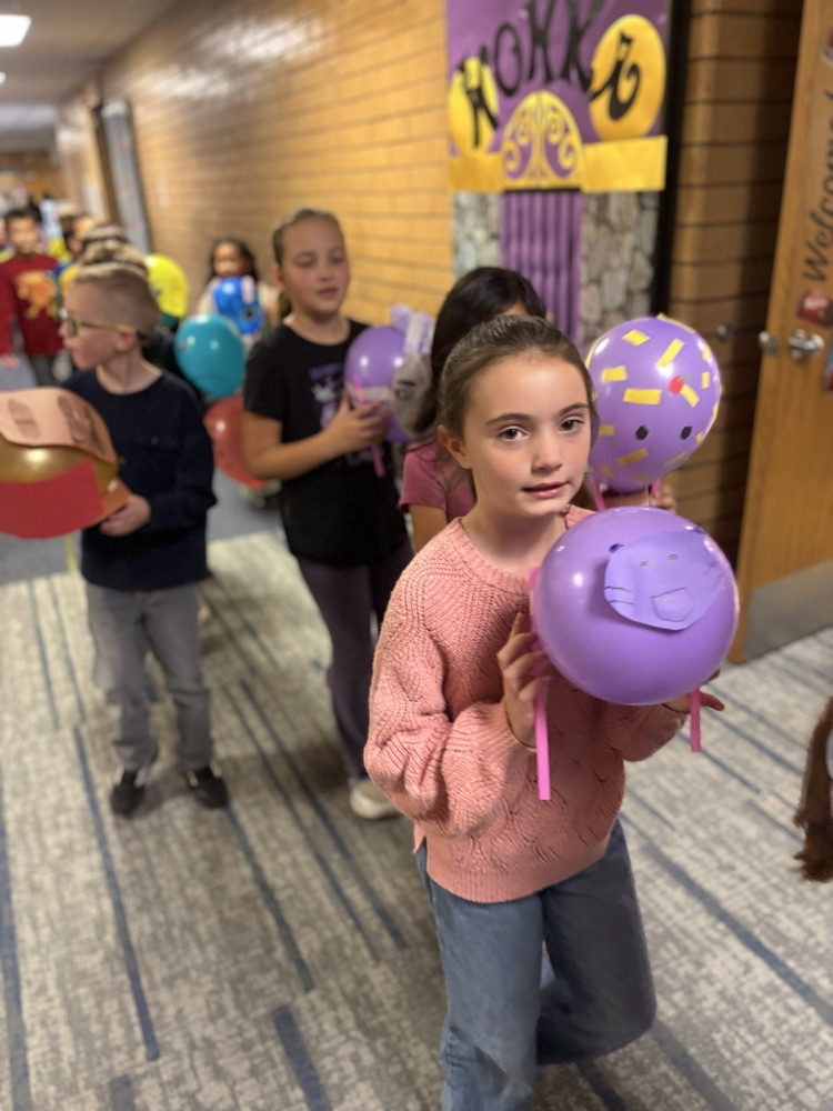 Students with balloon floats.