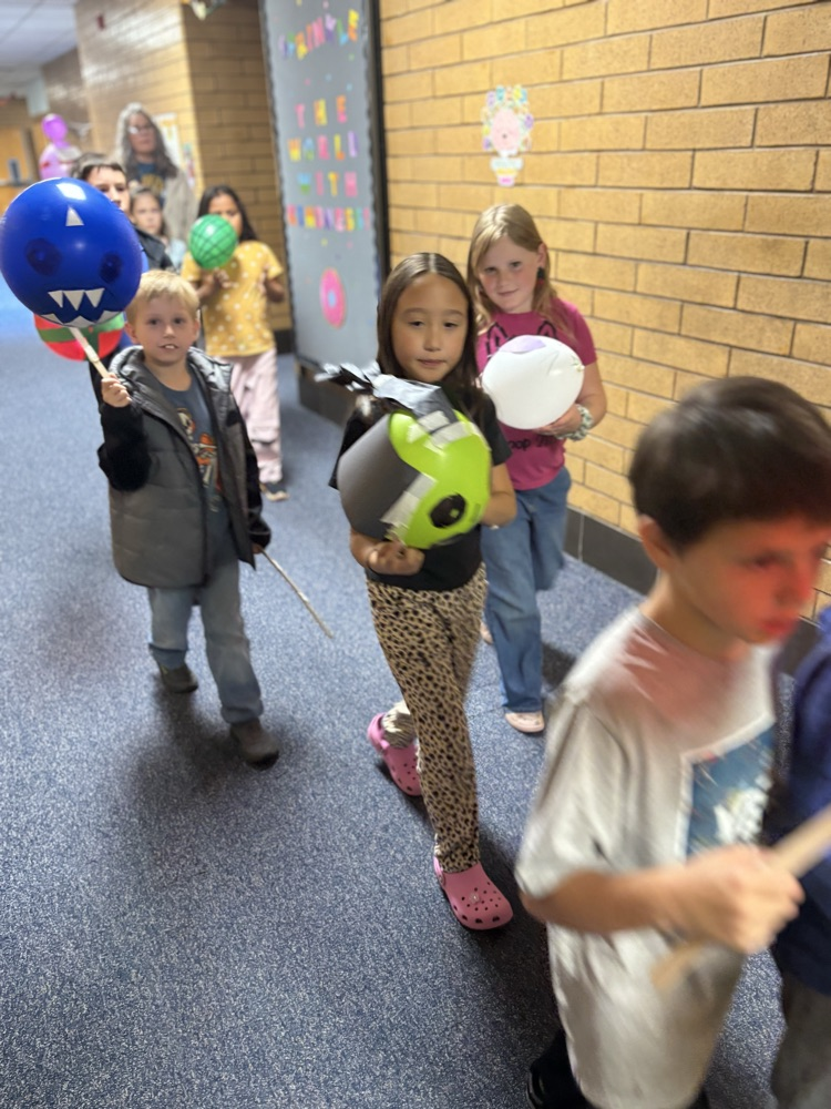 Students with balloon floats.
