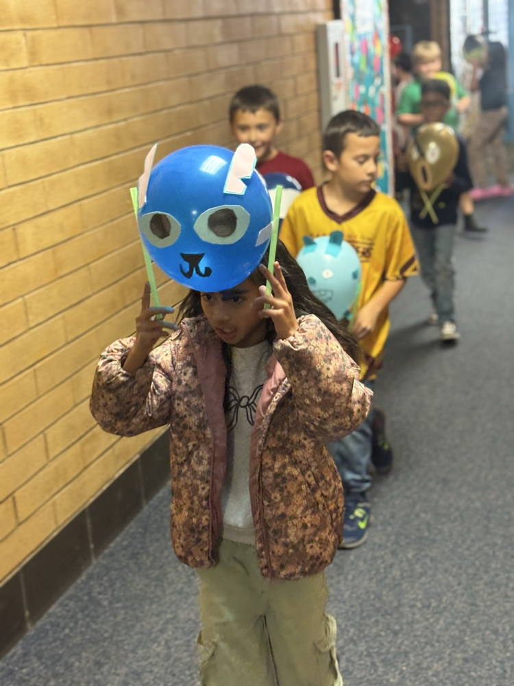 Students with balloon floats.
