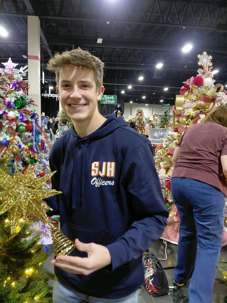 Student government at Festival of Trees fundraiser 2025