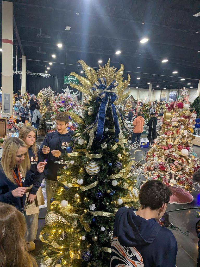 Student government at Festival of Trees fundraiser 2025
