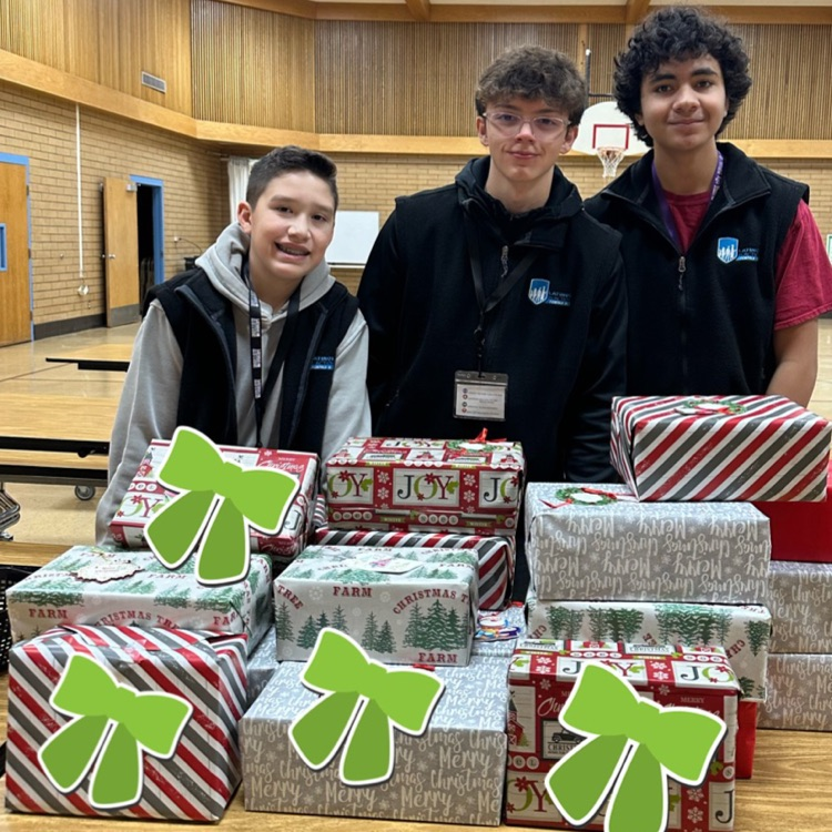 Students wrapping gifts!