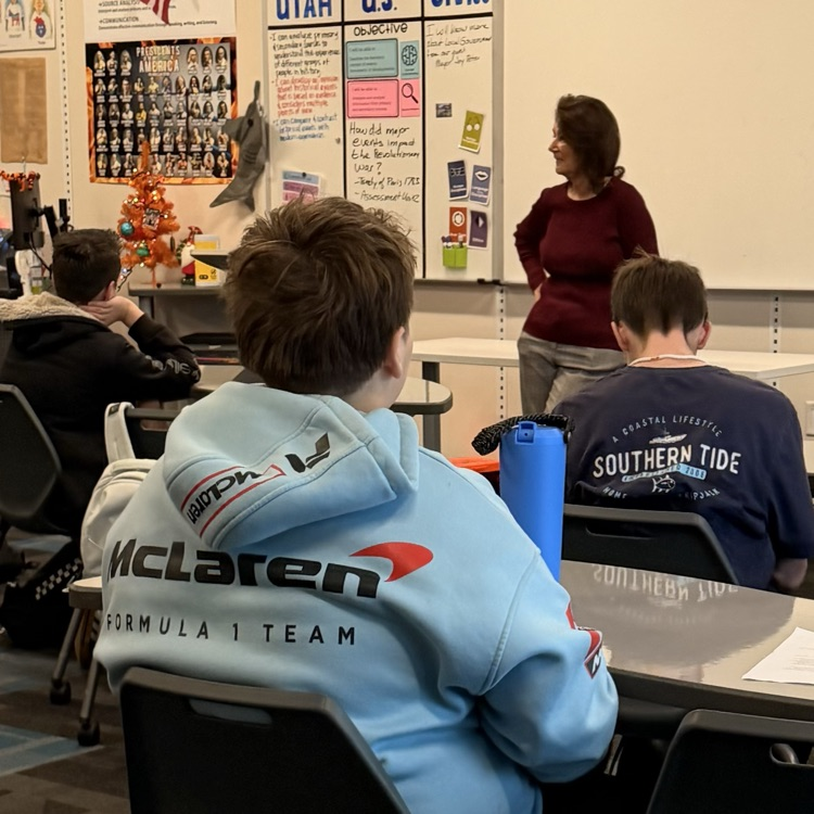 Mayor Petro discussing with students.