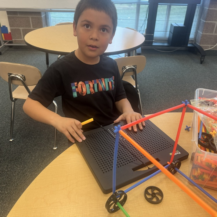 kids working in library