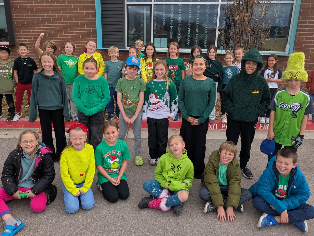 Large group of students that wore green. 