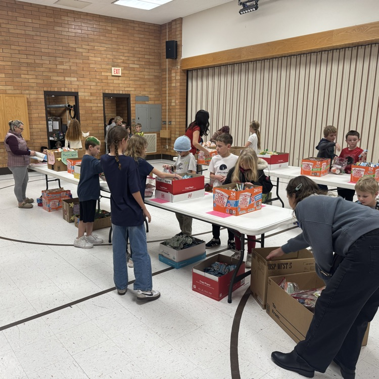 Columbia students making food packs. 
