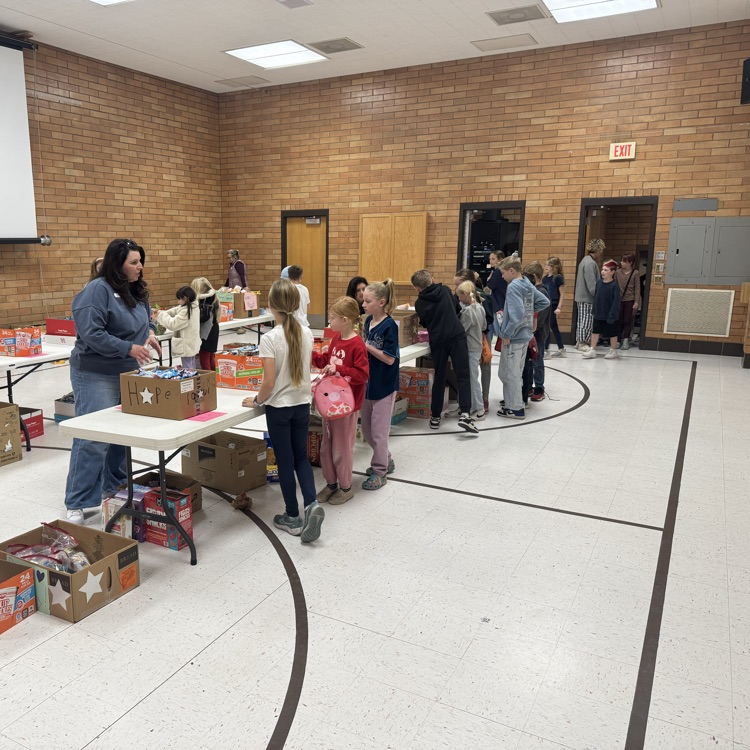 Columbia students making food packs. 
