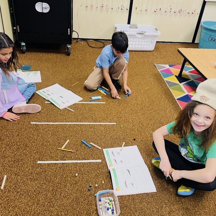 2nd graders learning about measurement 