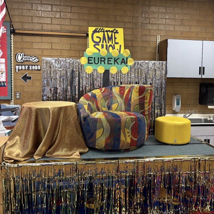 students working together to create an invention 