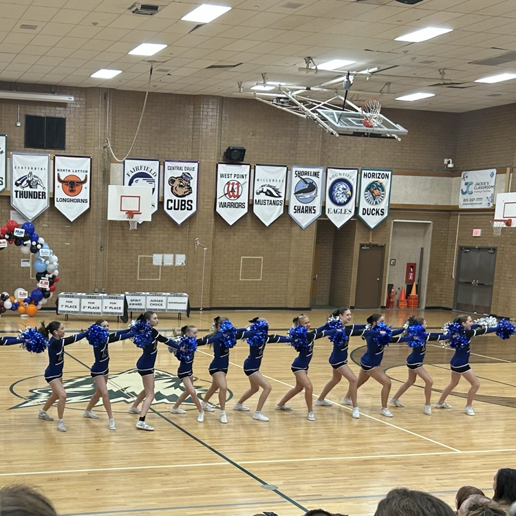 FFJH cheerleaders dancing