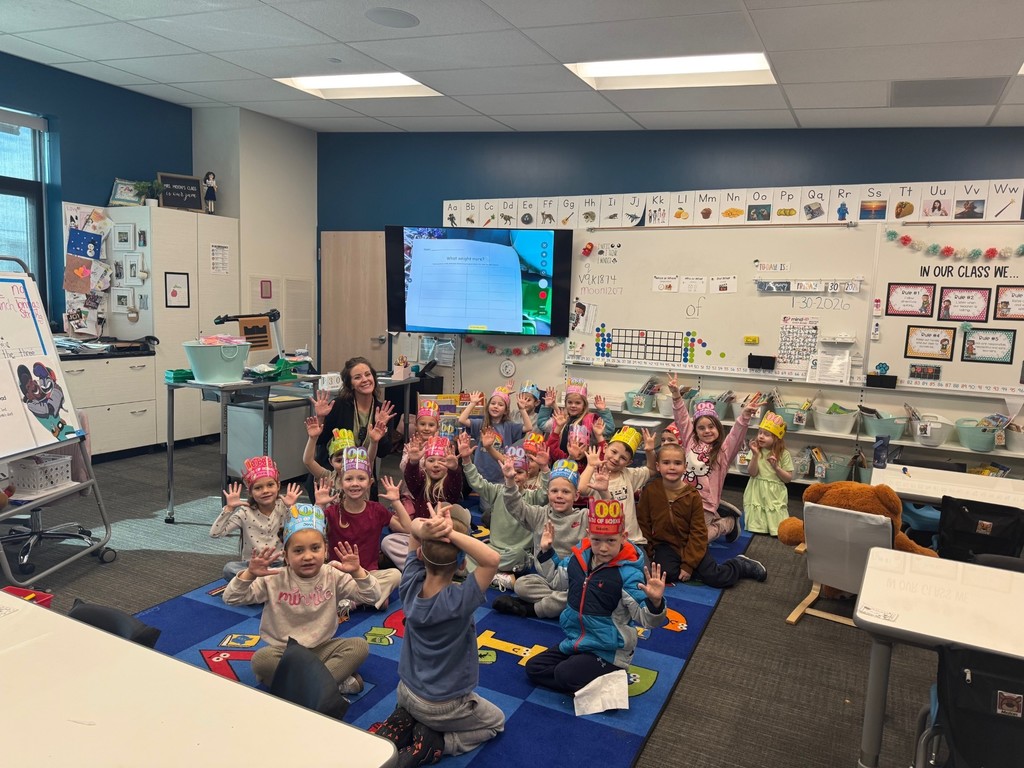 students in kindergarten celebrating 100 days of school