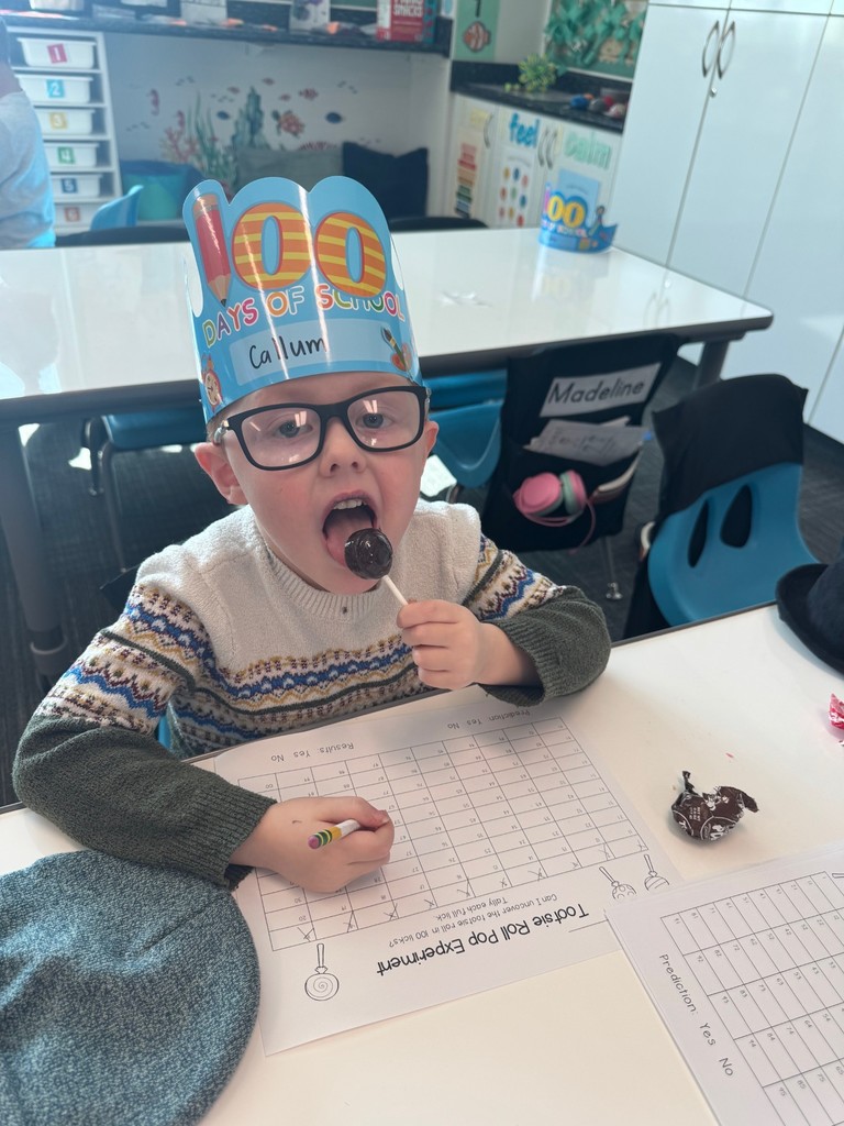 students in kindergarten celebrating 100 days of school