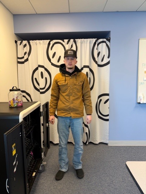 a picutre of Carsyn Thomas who earned his high school diploma