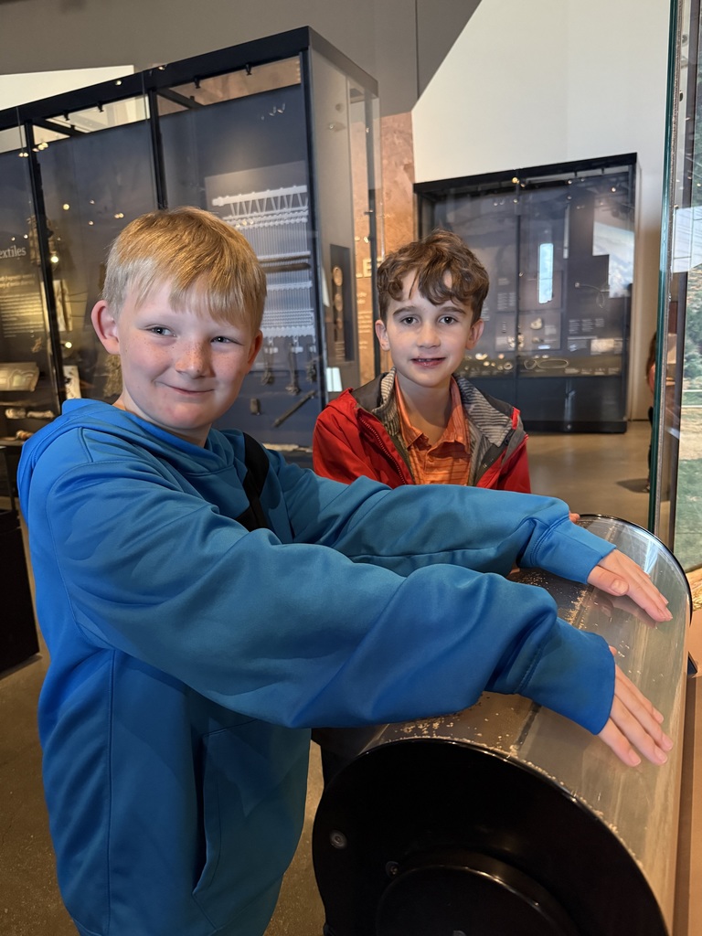 4th graders posing for picture at museum.