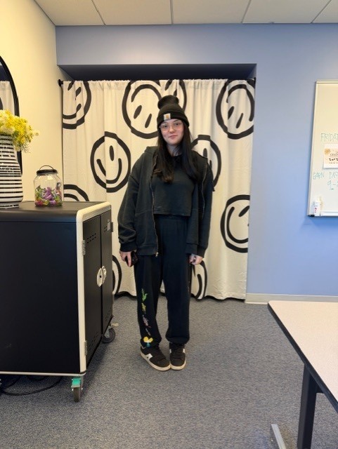 picture of Grace Grant who just finished her high school diploma