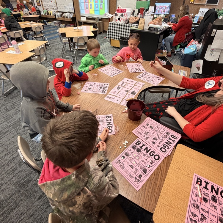 kids at their Valentine's Day party! 