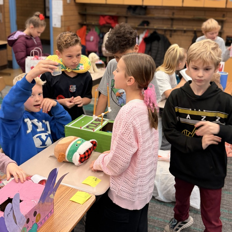 kids at their Valentine's Day party! 